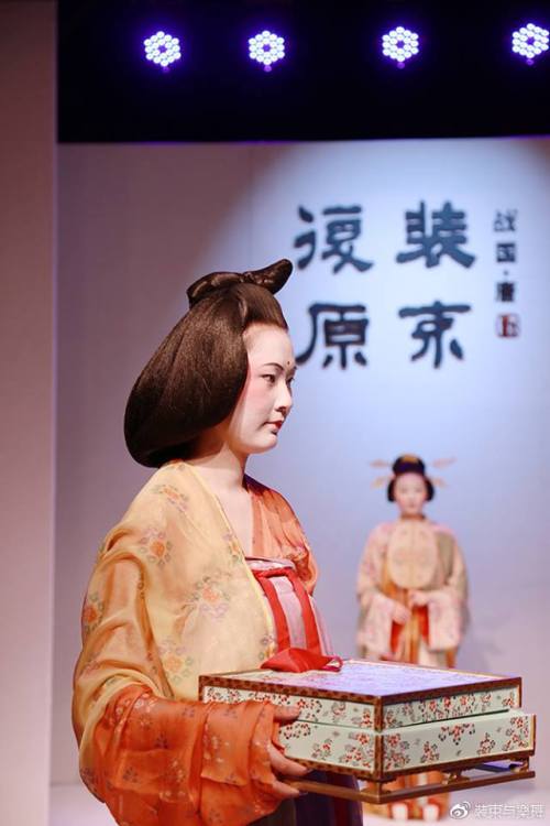 probably-unreliable: 中國裝束復原秀 戰國-唐 :  A showcase dedicated to Chinese reconstructed attire from 