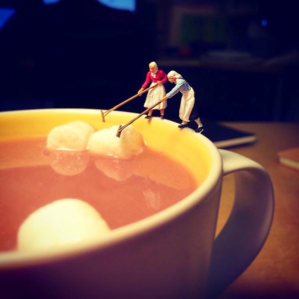 asylum-art:   Funny Photos Capture Tiny Moments of Agency Life in Miniature by Derrick