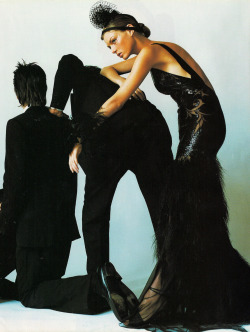 lelaid:  Angela Lindvall in Black Gold for British Vogue, December 2000 Shot by Mario Testino Styled by Lucinda Chambers