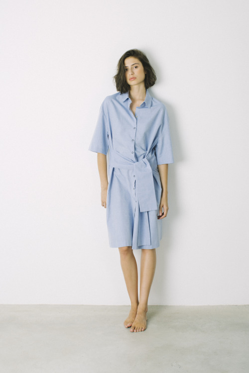 Fotografía de Rosa Copado #ss16 #WeLoveDetails #KnotDress #Blue #Pure #Cotton #BeYourself