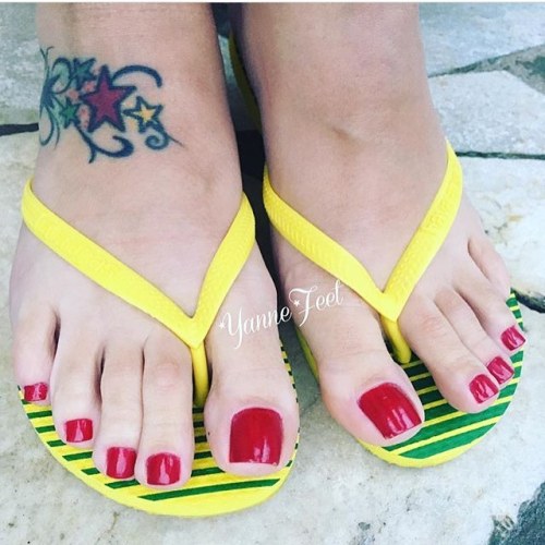 jfc223: @yannefeet #pies #pied #pieds #piedini #pés #pezinhos #pesfemininos #feet #foot #footporn #f