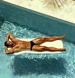 underwunder:  Follow me @underwunder 50k photos and counting!