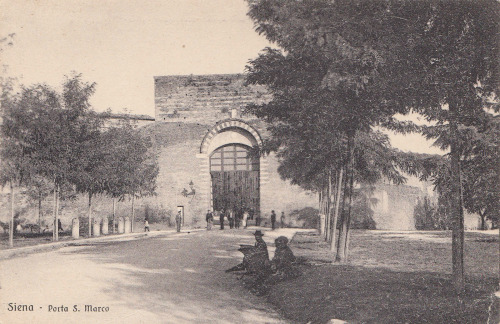 Porta San MarcoEdit. Ditta Stefano Venturini - Siena - 820