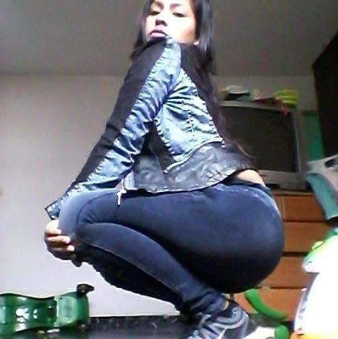 Una pirañita! Con apenas 18 añitos sabe como moverlo y exprimirte hasta la últi