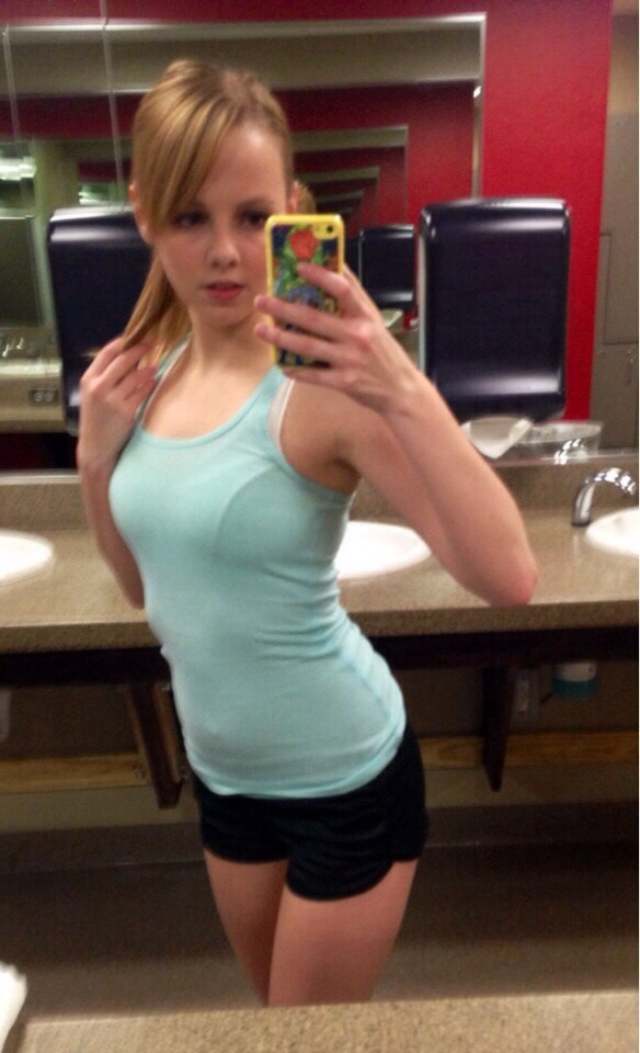 intothatteen:  http://intothatteen.tumblr.com/ 