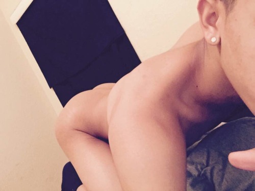 thebipage:  Submission from Junior Snapchat- tkjr.23 Kik- kingx96