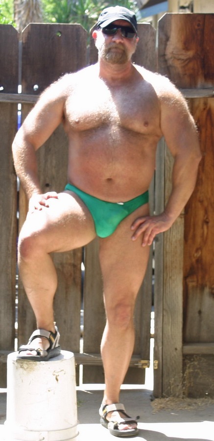 jdcoccola:  thefatherfigureblog:The Father Figure Blog: New Daddies &amp; Muscle