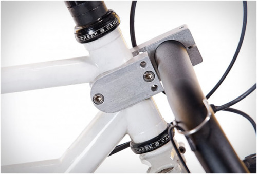 ideiasgreen:  Suporte para levar prancha de surf na bicicleta. via Bless This Stuff