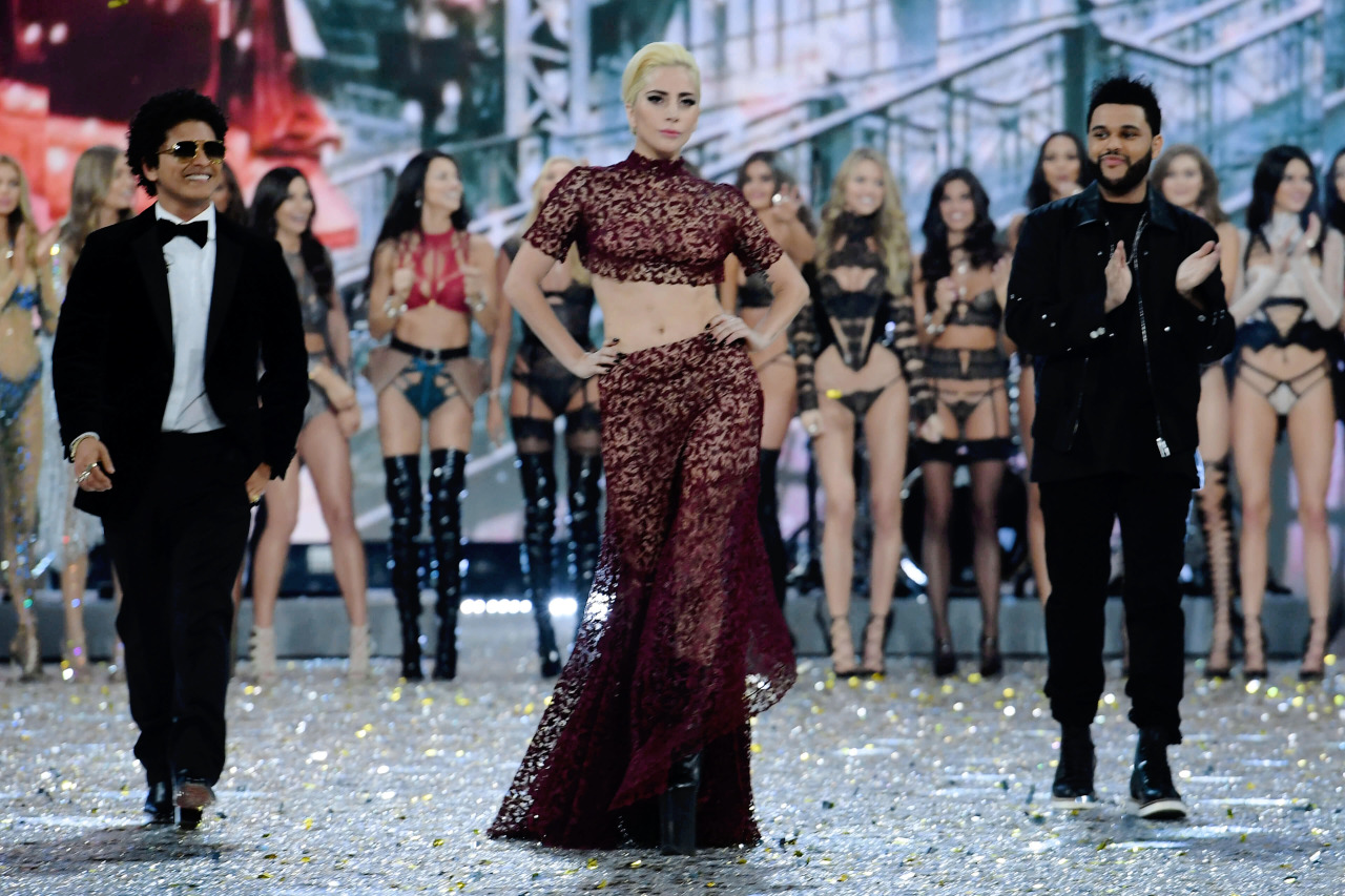 gagasgallery:  Lady Gaga, Bruno Mars, The Weeknd and Victoria’s Secret Models walk