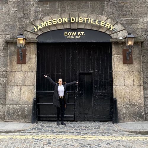 Can’t go in but stopped to take a quick pic! Jameson was the first whiskey I tried and oh boy did it spark a deep love! (at Jameson Distillery Bow St.) https://www.instagram.com/p/B91IFR7grFZ/?igshid=1s0y917bzbymf