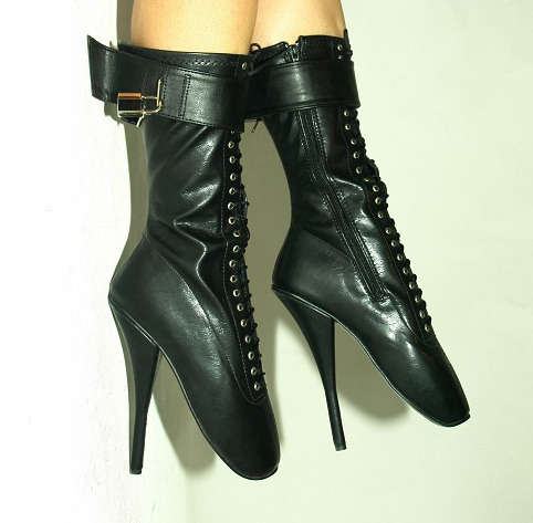 Black eco-leather ballet boots with padlockwww.obuwie-erotyczne.pl/item.html/id/4055299385