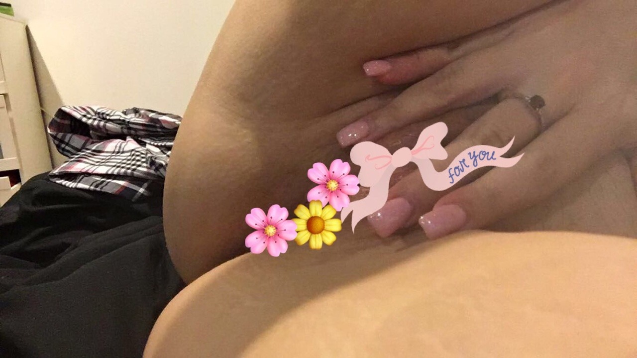 varsityblvck:  babygirl-justina:  Forever wishing I had a daddy to show off for…🌸🌼🌸