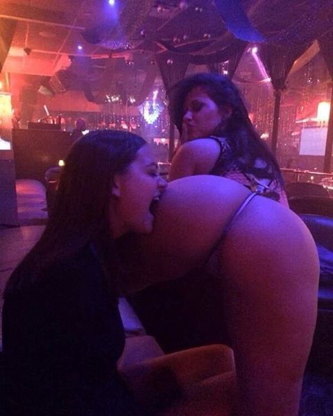 shuttzbuttz:  Good morning #bigbootyproblems #bigbootyhoez #squats  #cake #donk #applebottom