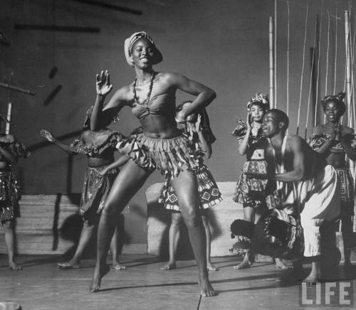 cosmosonic:  African dancer Issa Niang   