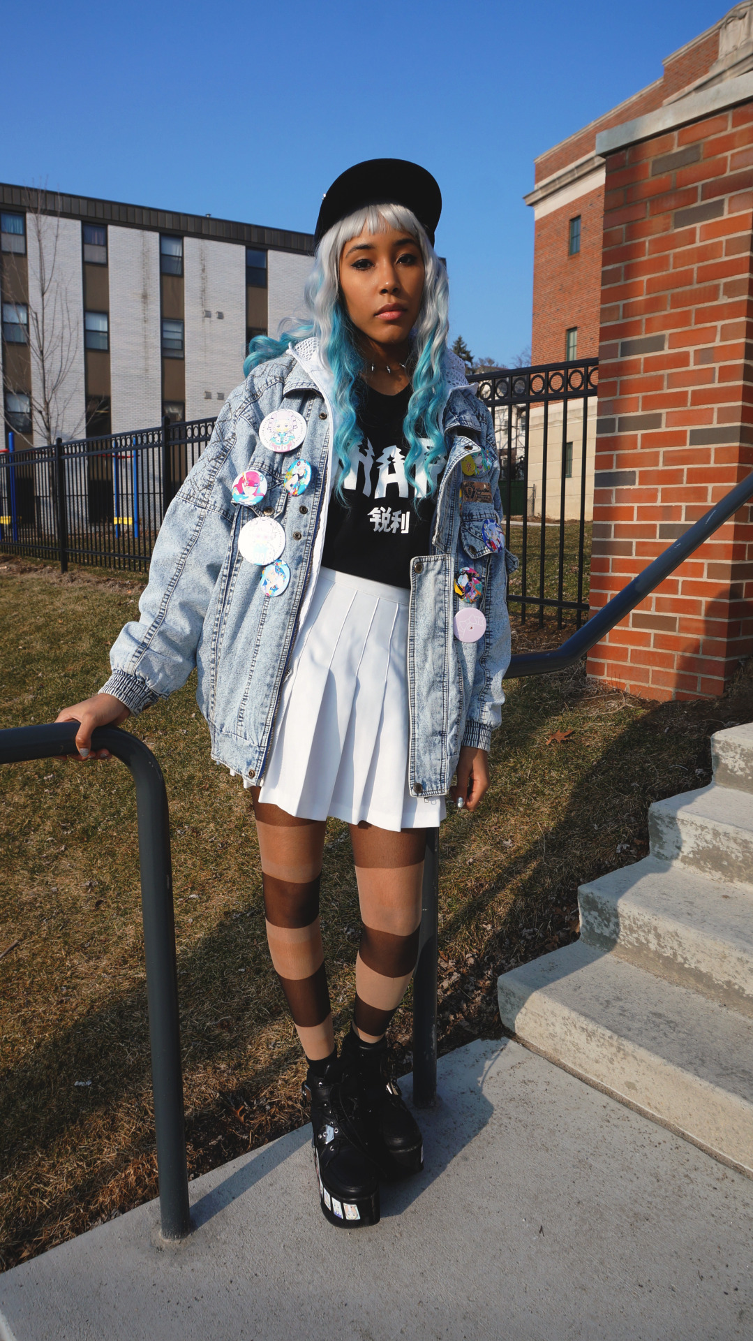 cocojin:Perfect weather for my favorite jacket today ♡