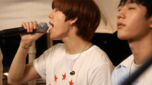jdw-juseyo:  @darckxlady asked: 🍉 favourite live performance + dongwoo↳ moonlight / 마주보며 서 있어 acousticsend a fruit request 
