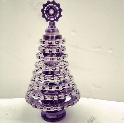 linusbike:  It’s beginning to look a lot like Christmas! Tree made by our Abbot Kinney showroom mana