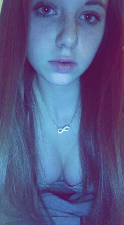 not-really-jailbait: Thank you for 1500 followers! Why do I have to do these shoutouts so often? Lov