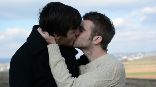 kissbisexual: We could flyYou and IOn a cloudKissing, kissing ♀♥♀ follow ♂♥♂