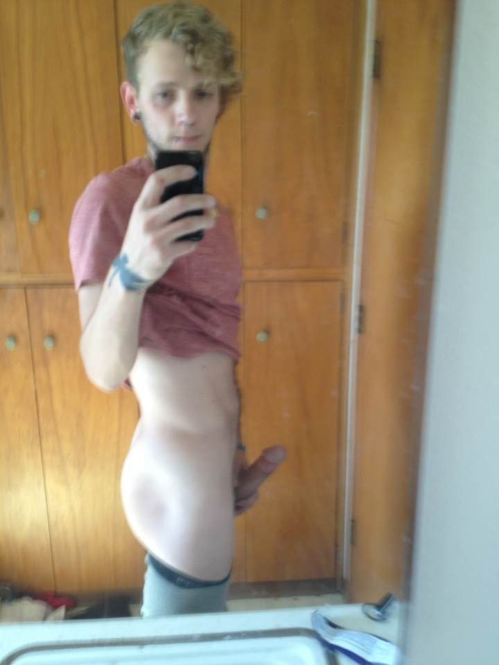 spyndexxposed:  such a fuckin hot guy who post his pics online! i would do him 24/7!!