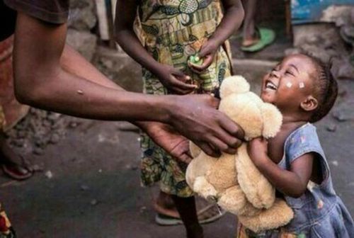 darksideoftheshroom:  bilal-fareed:  kooookoo:  shawalb:  That smile tho  She’s so happy😭❤️  Beauty  fskjflkjslfksdlfkjsd 