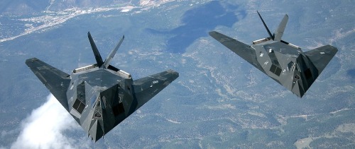 finofilipino:  La curiosa historia del F-117 lockheed: El avión “invisible”.   Las investigaciones sobre aviones invisibles al radar comenzaron muy pronto, casi con la aparición del propio radar allá durante la segunda guerra mundial, pero no