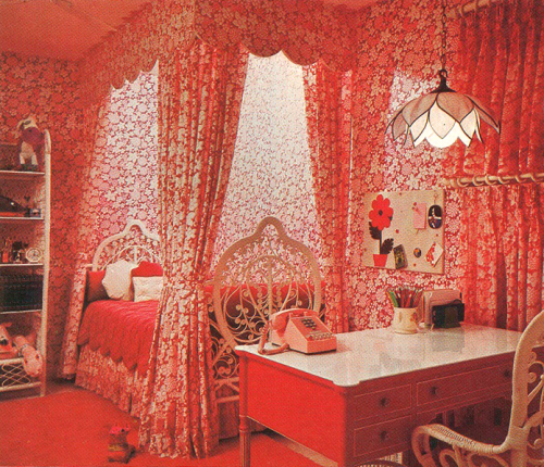 bilbao-song: “This feminine bedroom has all the charm of a sentimental valentine. A valence an