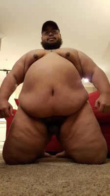 enigmacub:  Tummy Tuesday plus my butt.