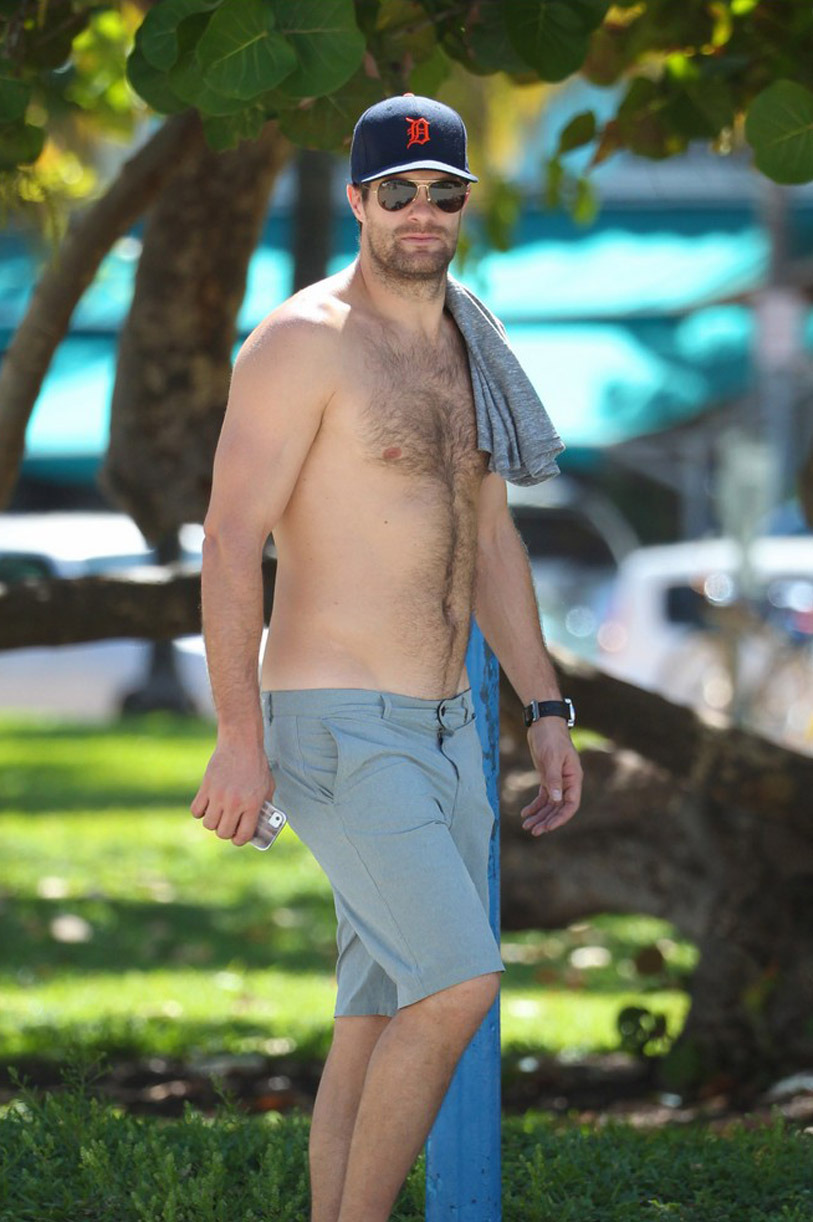 shirtlessmalecelebs:  Geoff Stults