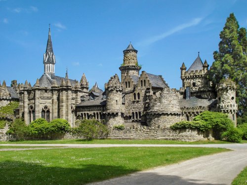 legendary-scholar:  Löwenburg in Kassel Wilhelmshöhe.