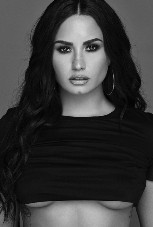 XXX Demi Lovato photo