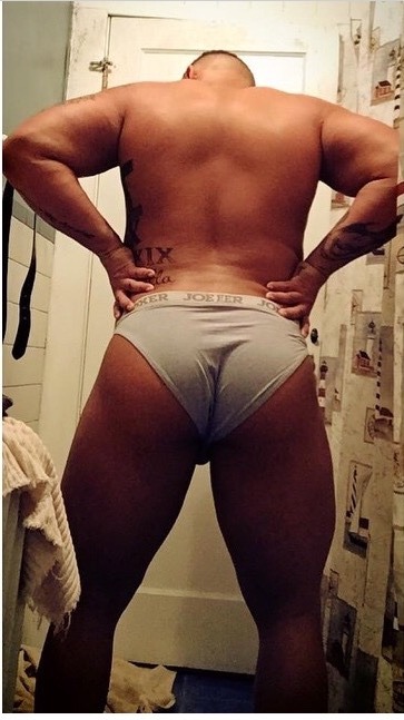 thickonlock:  forblackbulls: capitainmuscled:  maliburyanxxx on xtube  Te necesito ya en mi cama!!!   He is amazing