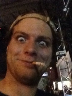 spookyfucboi:  I gave Mac demarco my phone