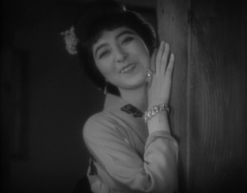 Michiko Oikawa in Japanese Girls at the Harbor (Hiroshi Shimizu, 1933)