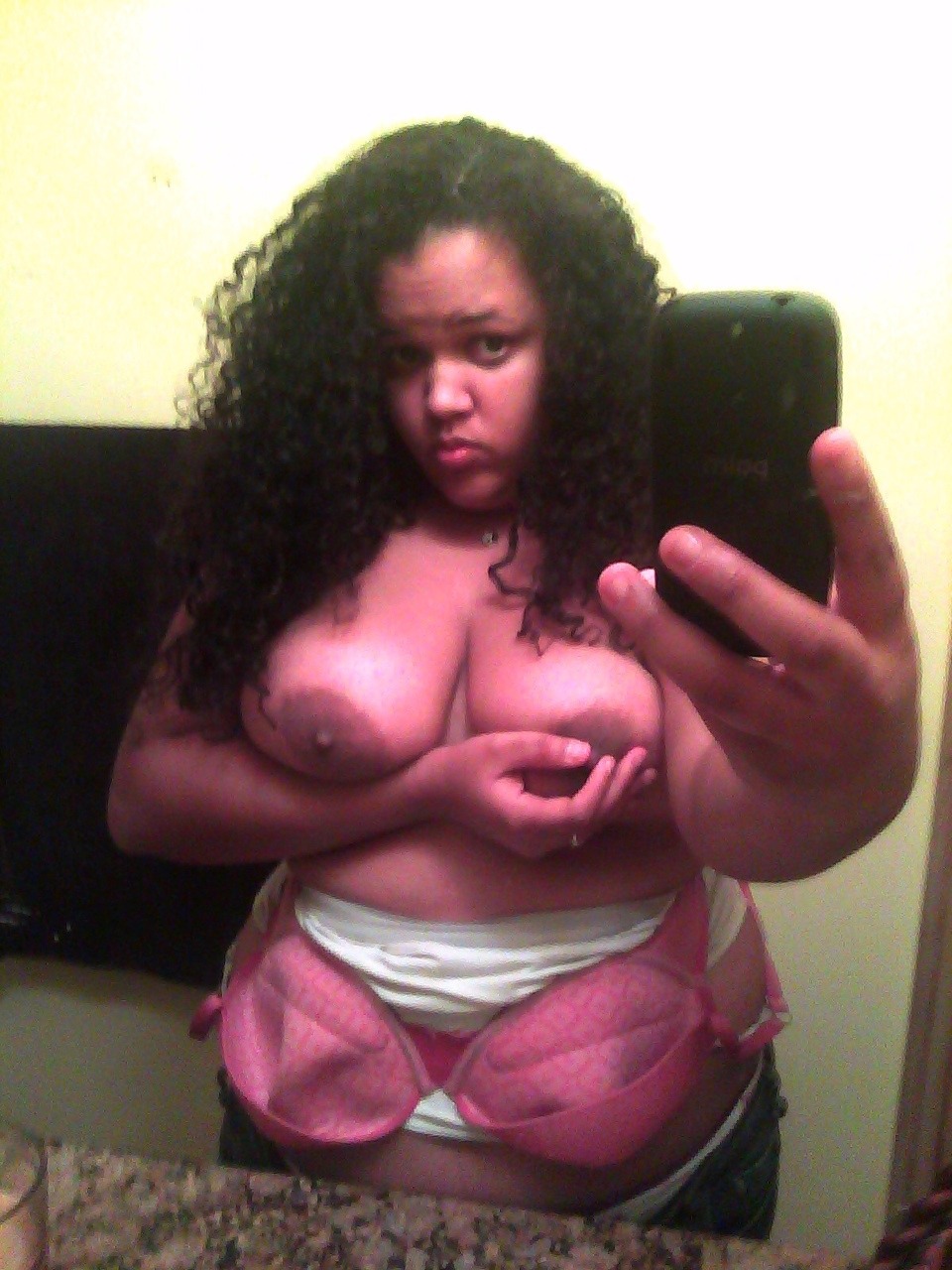 bustylovertits:  Pic submitted by KitKat… Thanks!!!  Submit your b⊙⊙bs’ pics: