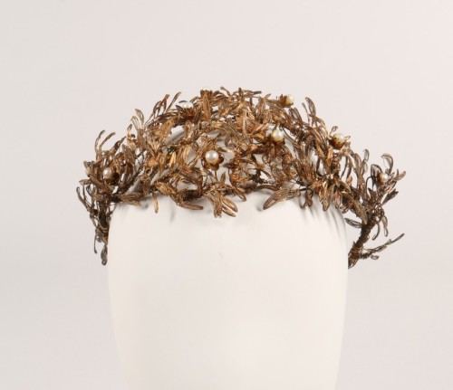 carolathhabsburg:Bridal headdress, Italy, 1843“A bridal headress, Italian, 1843. of orange blossoms 