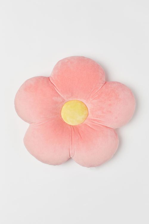 peachblushparlour:Flower shaped Cushion