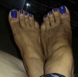 freakyebonyfeettoes:  Ebony milf feet ! Cum