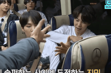 charrytommoto:just yoonmin things: simultaneously smirking smugly 