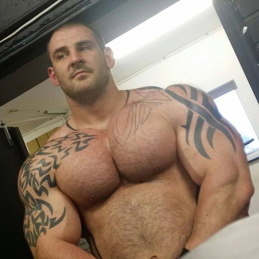 mivergon:  Descomunal macho musculado comoMe gustan a mi