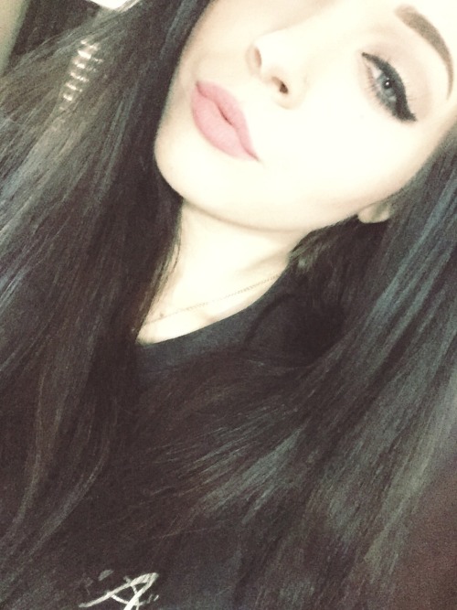 facesinthedark:  too much hair