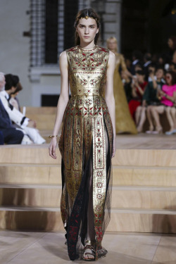 vogue-is-viral:  Valentino Couture Fall/Winter