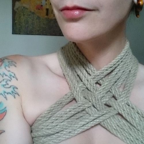 tieduptee:➰ Throat Rope Thursday ➰ I’m making it a thing (is it a thing?? Lol)….this is a tame first