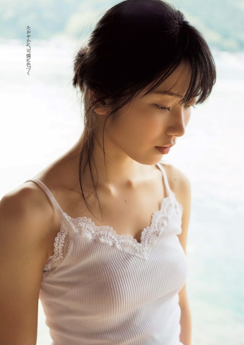 横山由依 週刊プレイボーイ 2014 No.52