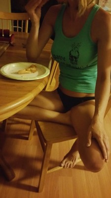 dallasguy1232:  crazytexashubby:  Late night grilled cheese attire    looks delicious.