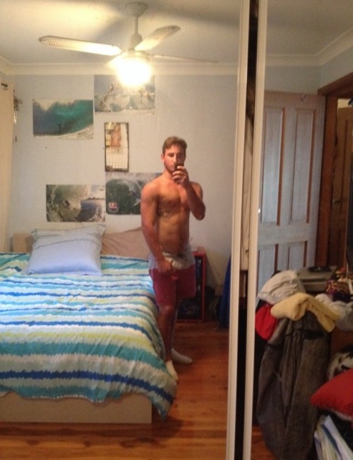 bitradie:  Currently stuck on course so haven’t seen any tradies. So here, have a straight guy instead lol 