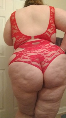 bbwmarzipan:  Look at my booty 🍑🍑🍑