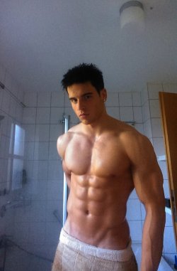 Sexynekkidmen:  Mintolauk:  Dan Bentano  Enjoy, Reblog, Follow Sexynekkidmen, And