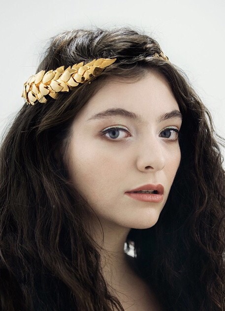 400-llux:  Lorde with her Medowlark head adult photos