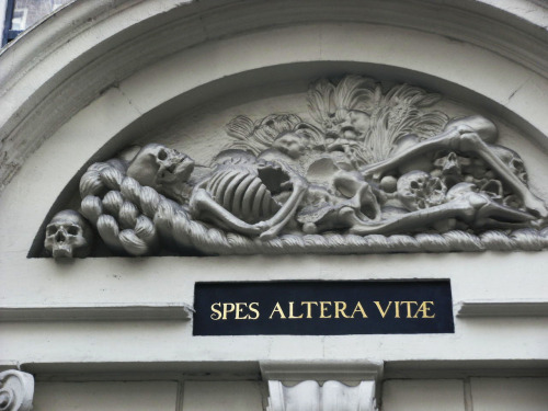 blackpaint20:Cemetery gate, Spes Altera Vita, AmsterdamPhotos taken on the run because my very-much 